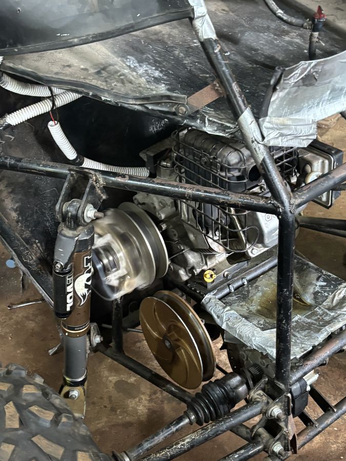 Close-up of the car's driveline: pulley, shaft and suspension inside the frame